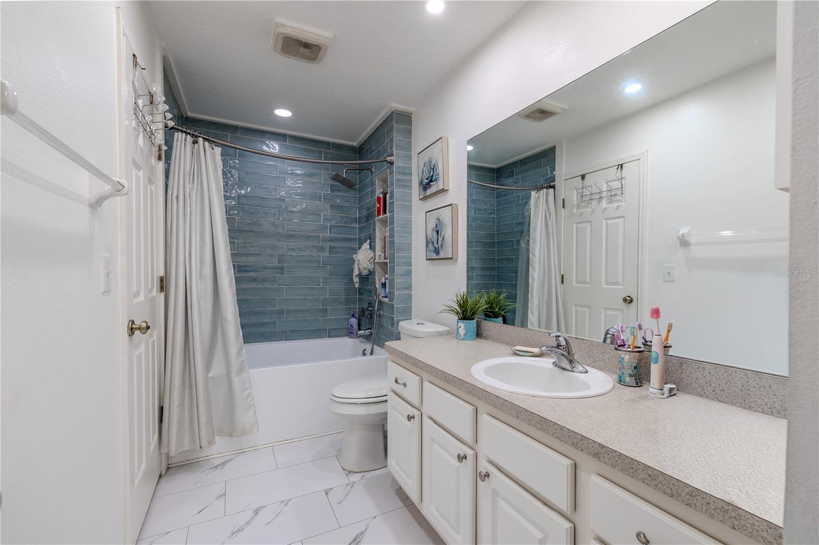 Image 12 of 27 For 12245 Country White Circle