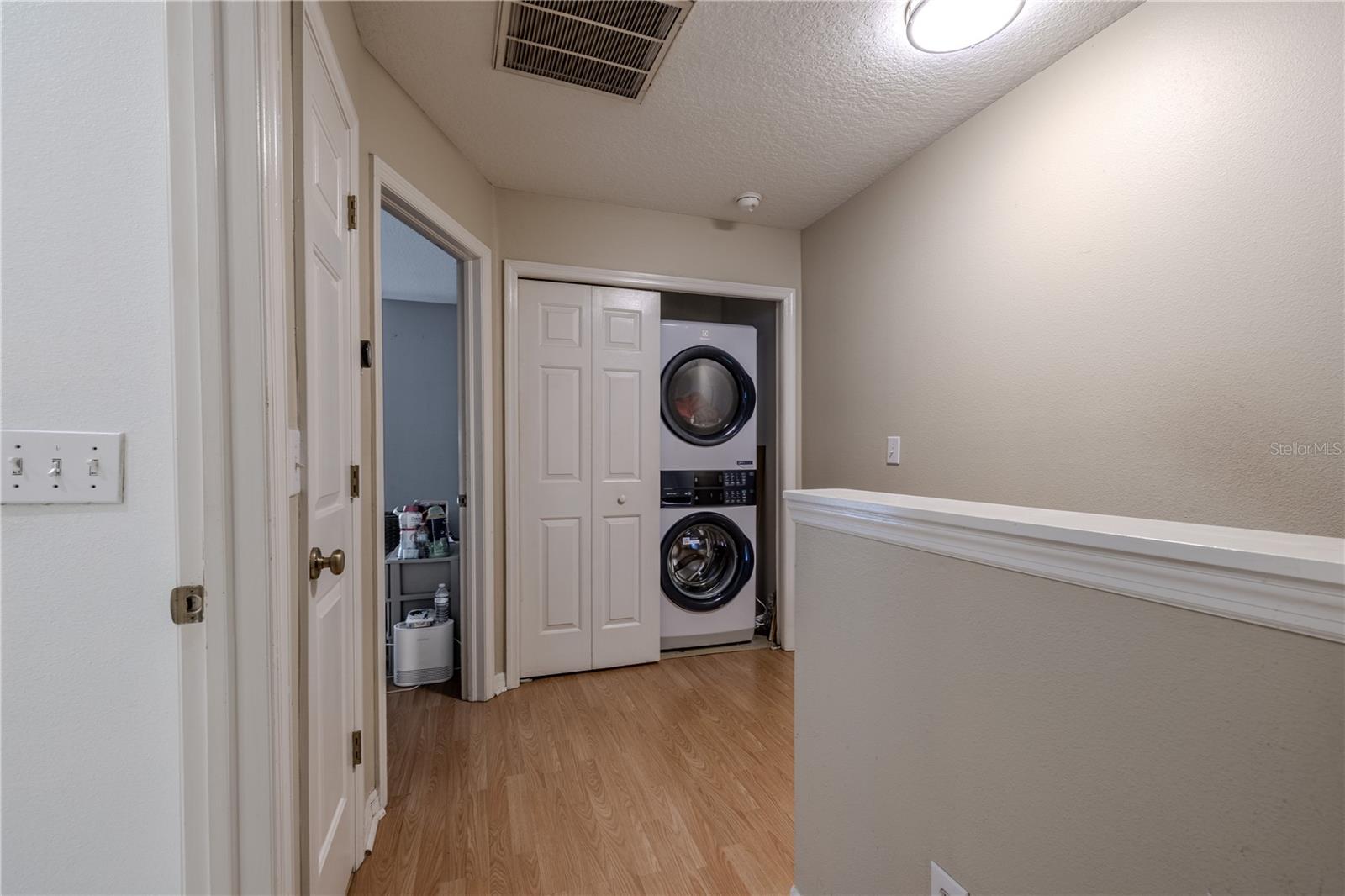 Image 14 of 27 For 12245 Country White Circle