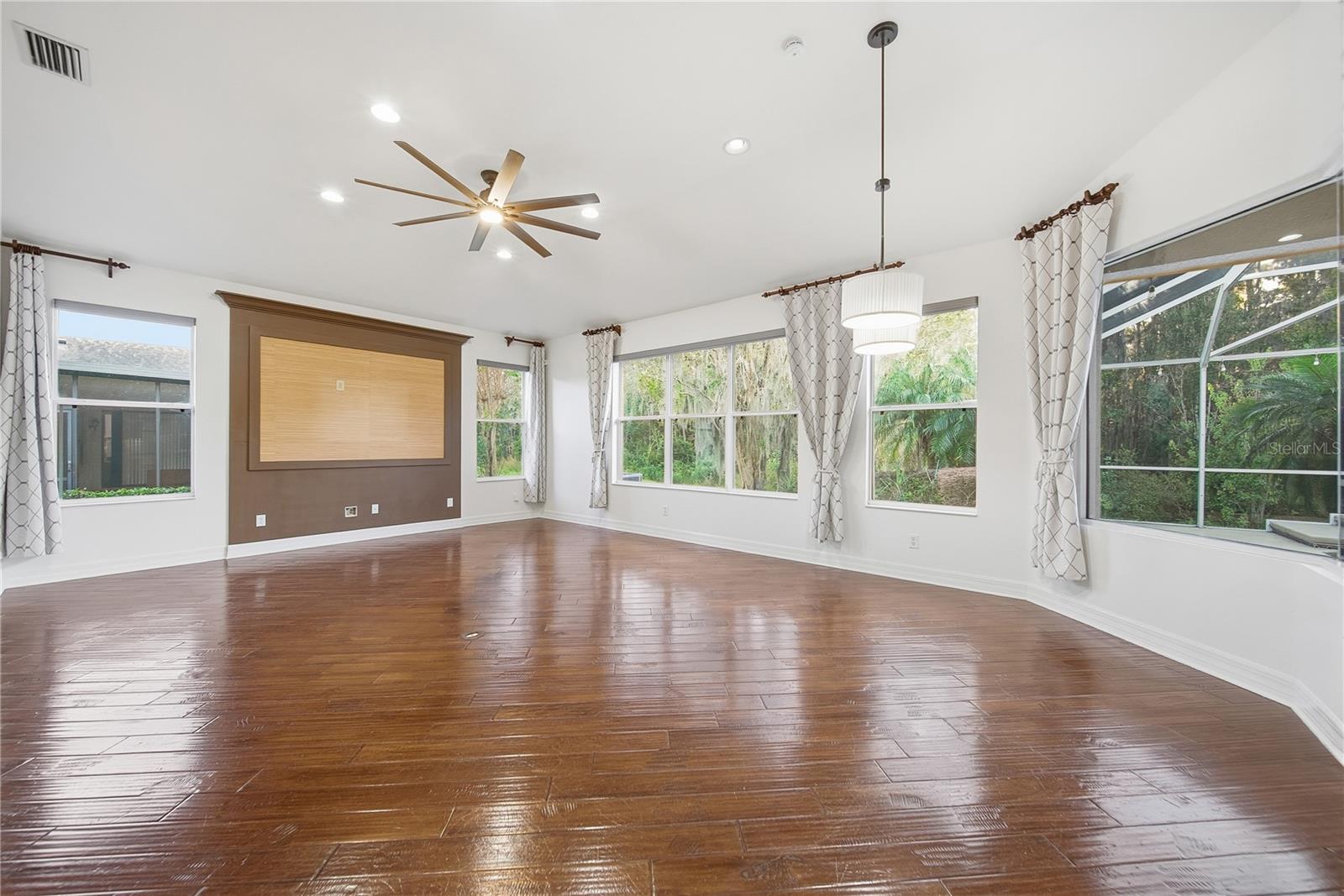 Image 17 of 46 For 19238 Climbing Aster Drive