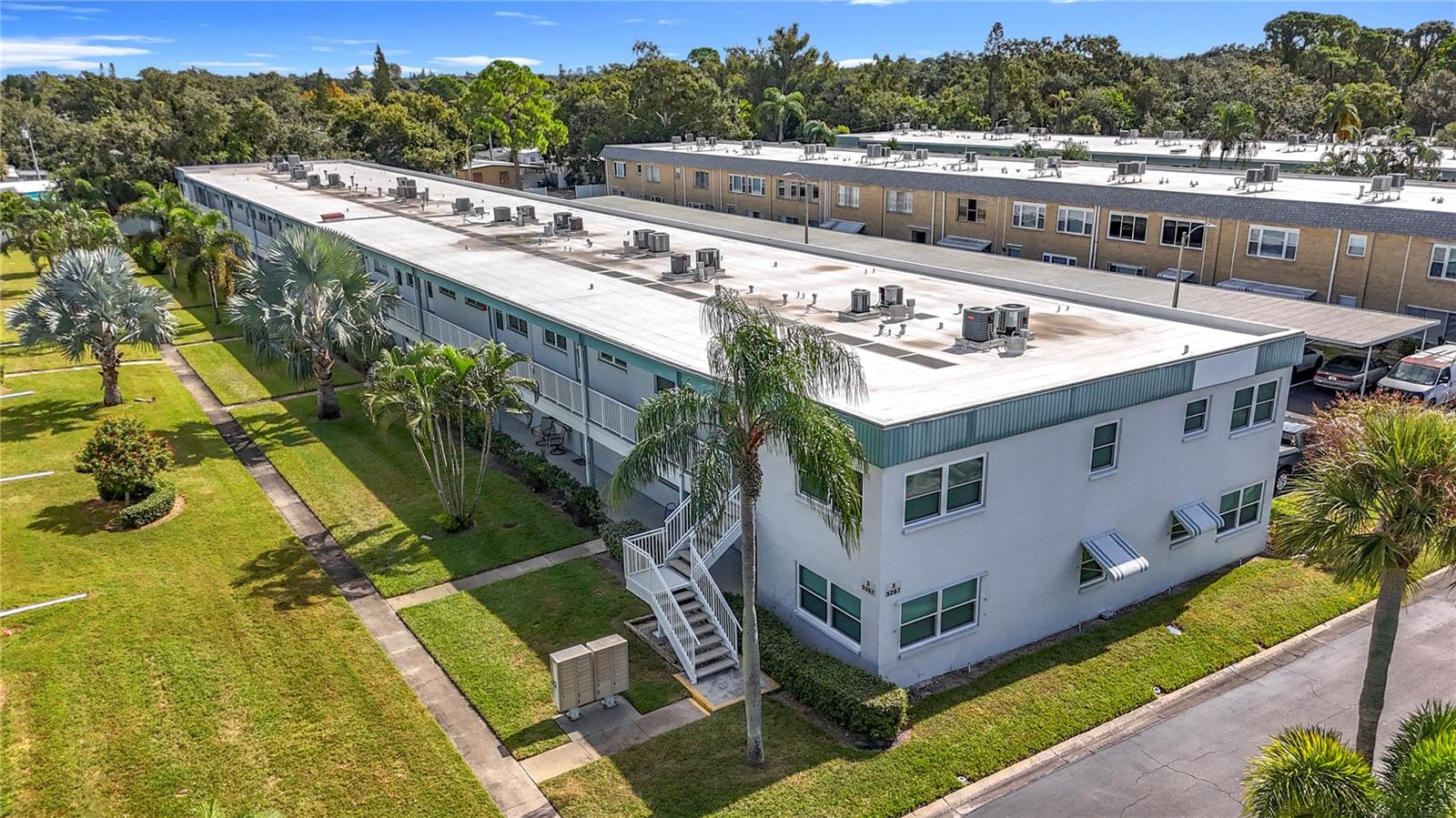 Listing photo id 0 for 5267 81st St N  26