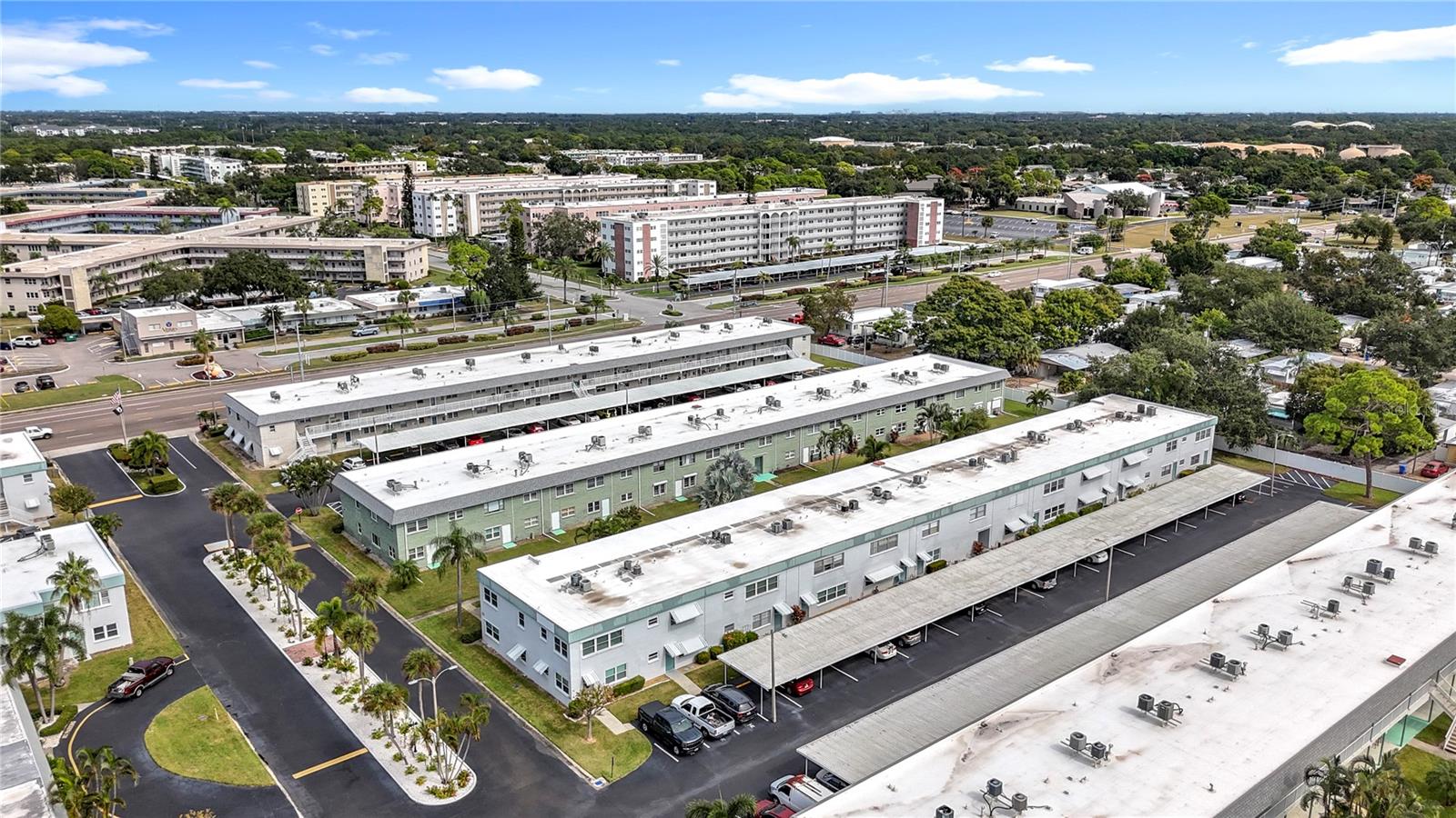 Listing photo id 41 for 5267 81st St N  26