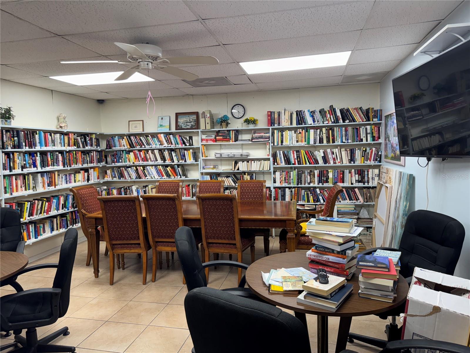 Listing photo id 47 for 5267 81st St N  26