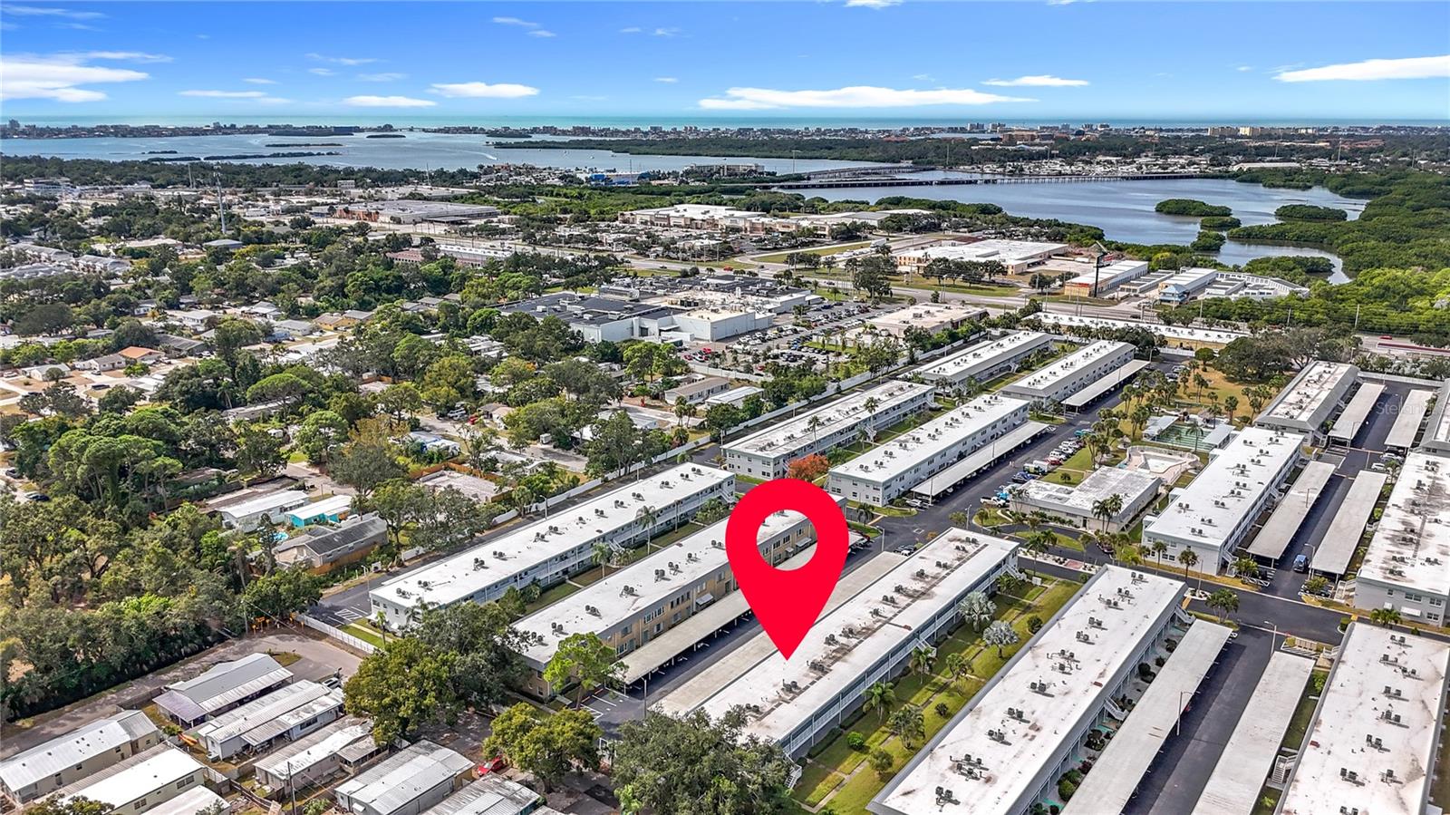 Listing photo id 3 for 5267 81st St N  26