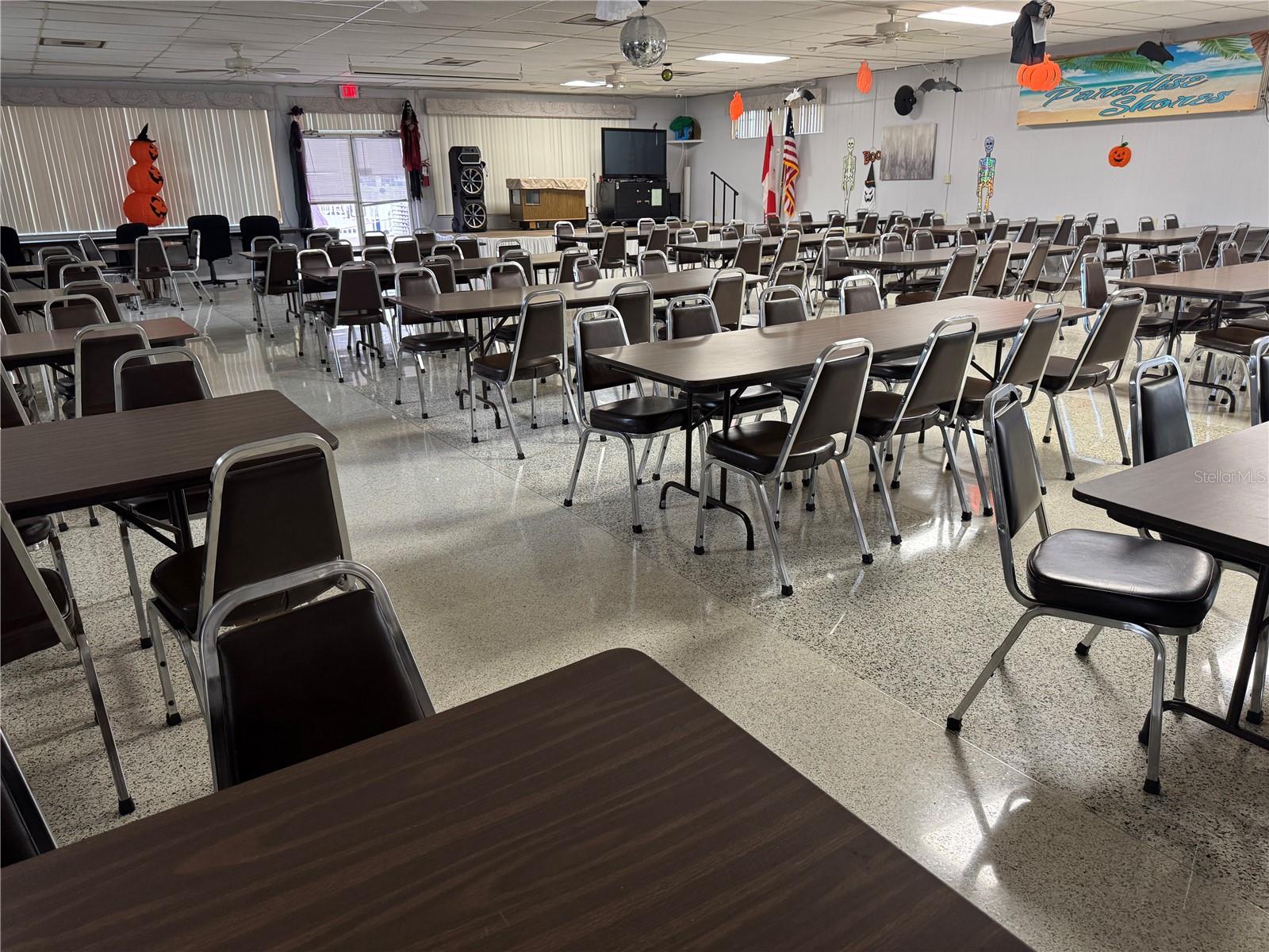 Listing photo id 49 for 5267 81st St N  26