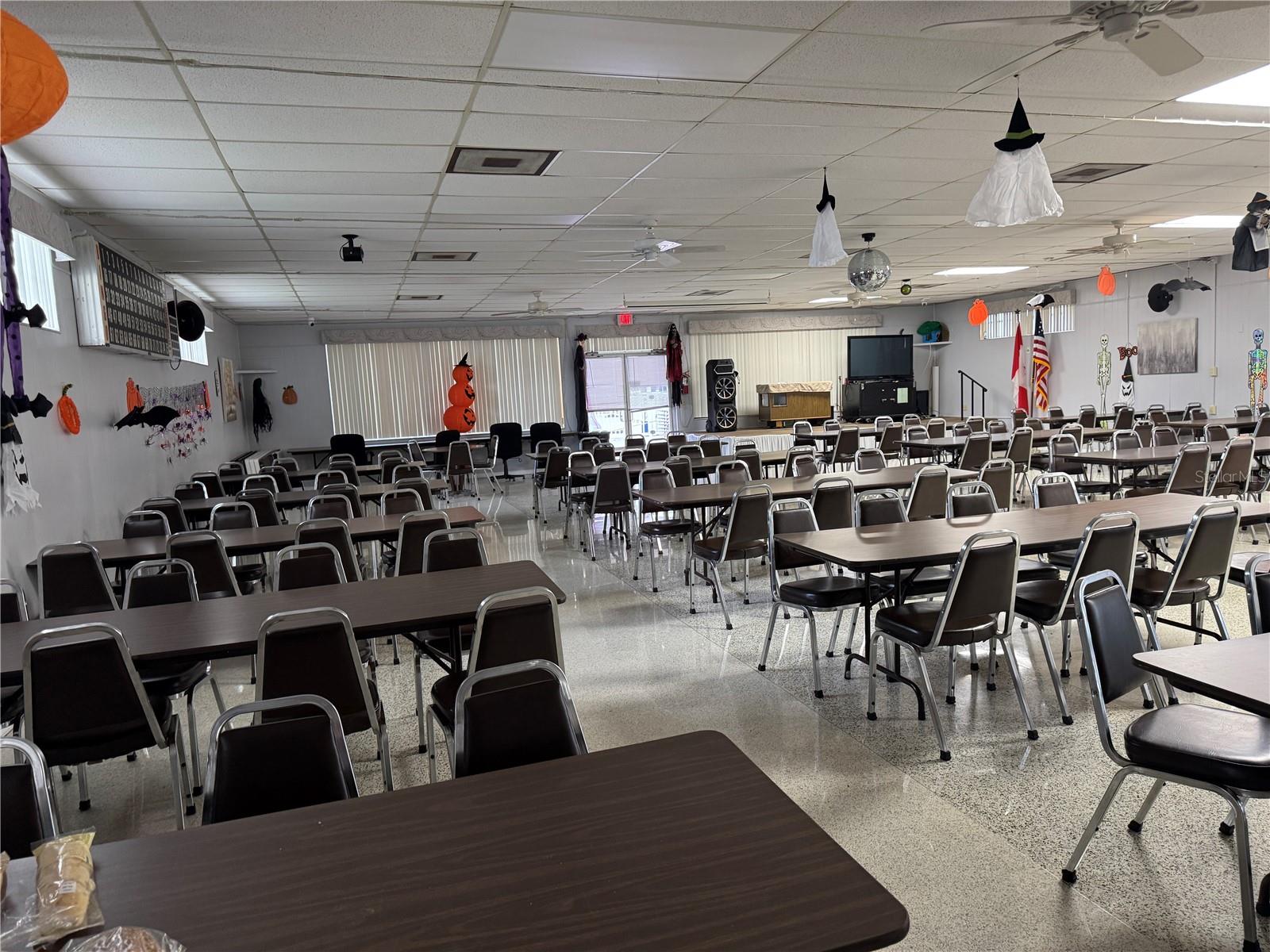 Listing photo id 51 for 5267 81st St N  26