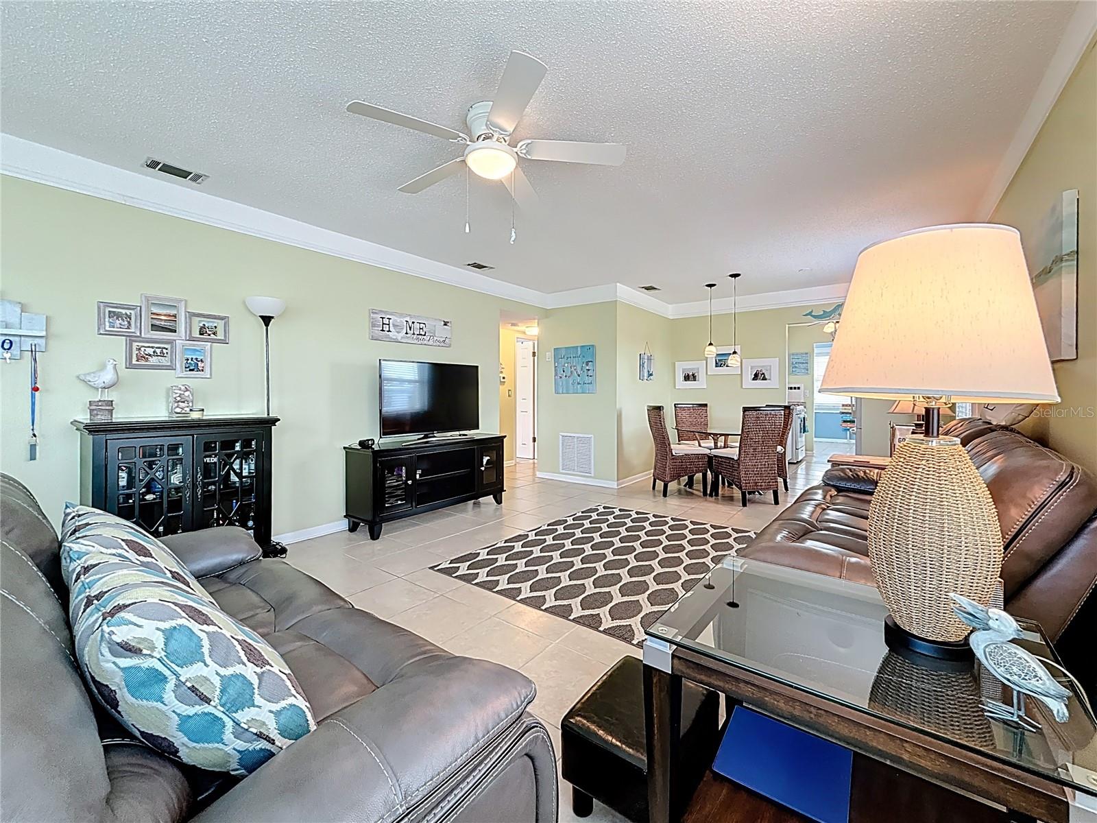 Listing photo id 7 for 5267 81st St N  26