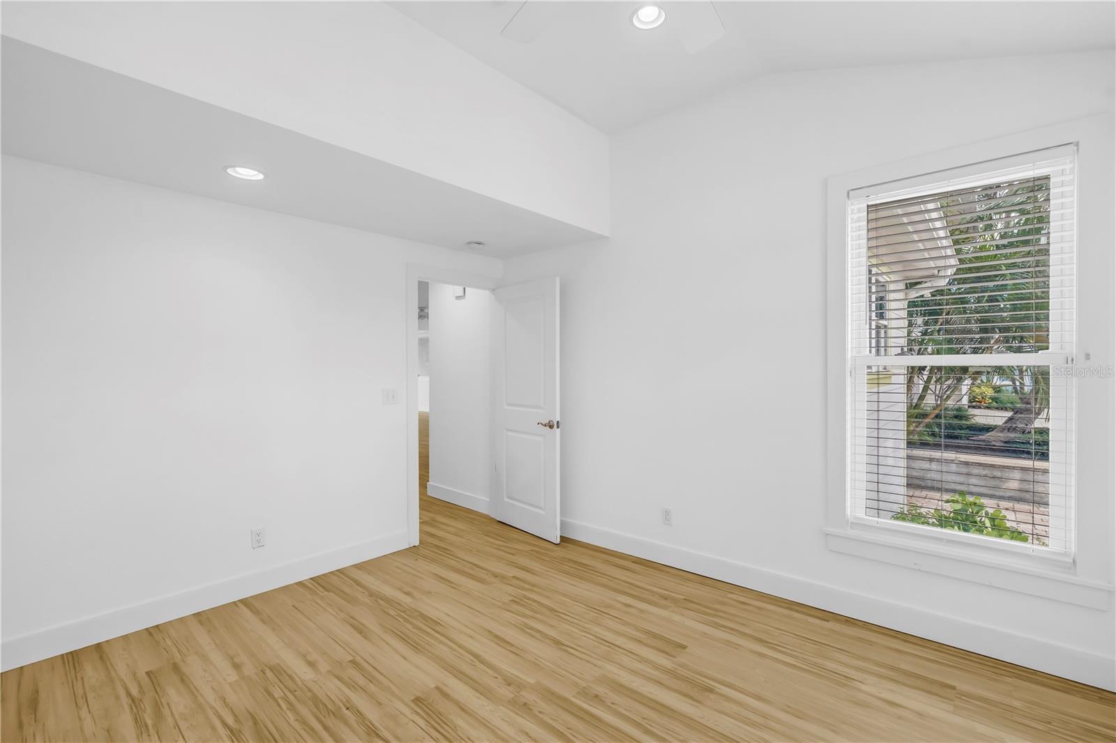 Image 18 of 41 For 2605 Pass A Grille Way