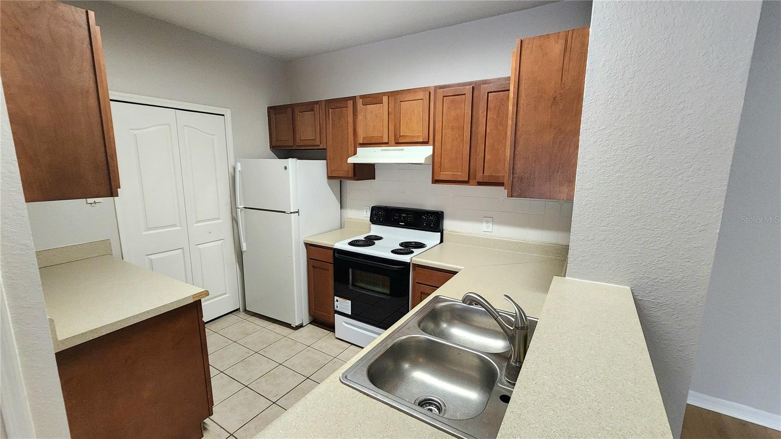 Image 5 of 11 For 5713 Legacy Crescent Place 103