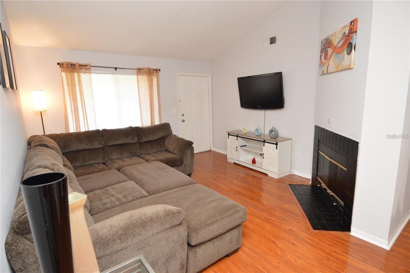 Image 17 of 100 For 10263 Gandy Boulevard N 108(furnis