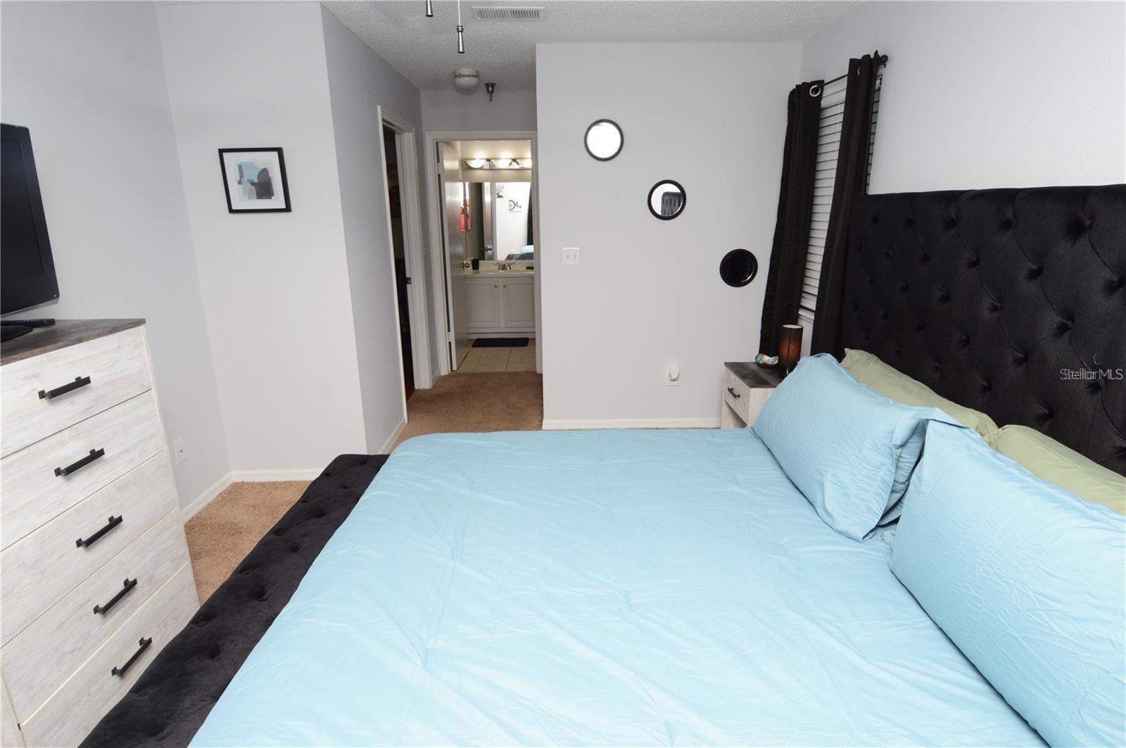 Image 25 of 100 For 10263 Gandy Boulevard N 108(furnis