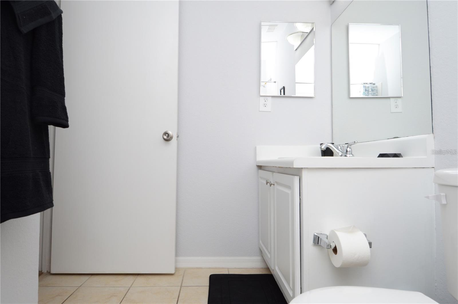 Image 33 of 100 For 10263 Gandy Boulevard N 108(furnis