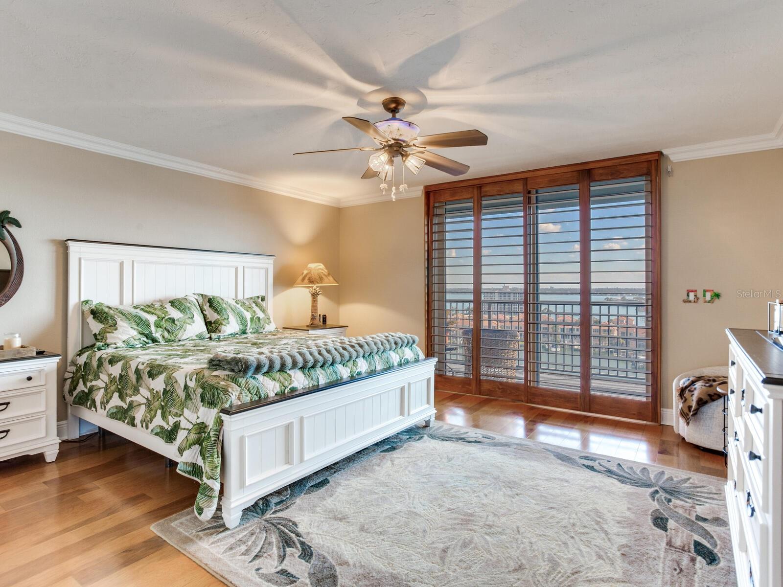 Image 32 of 79 For 1600 Gulf Boulevard 1018