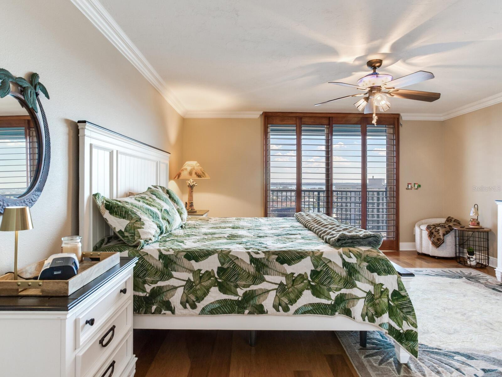 Image 33 of 79 For 1600 Gulf Boulevard 1018