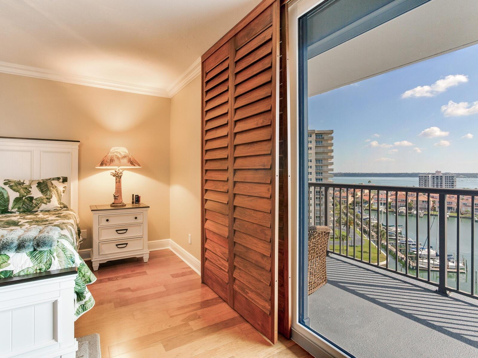 Image 35 of 79 For 1600 Gulf Boulevard 1018