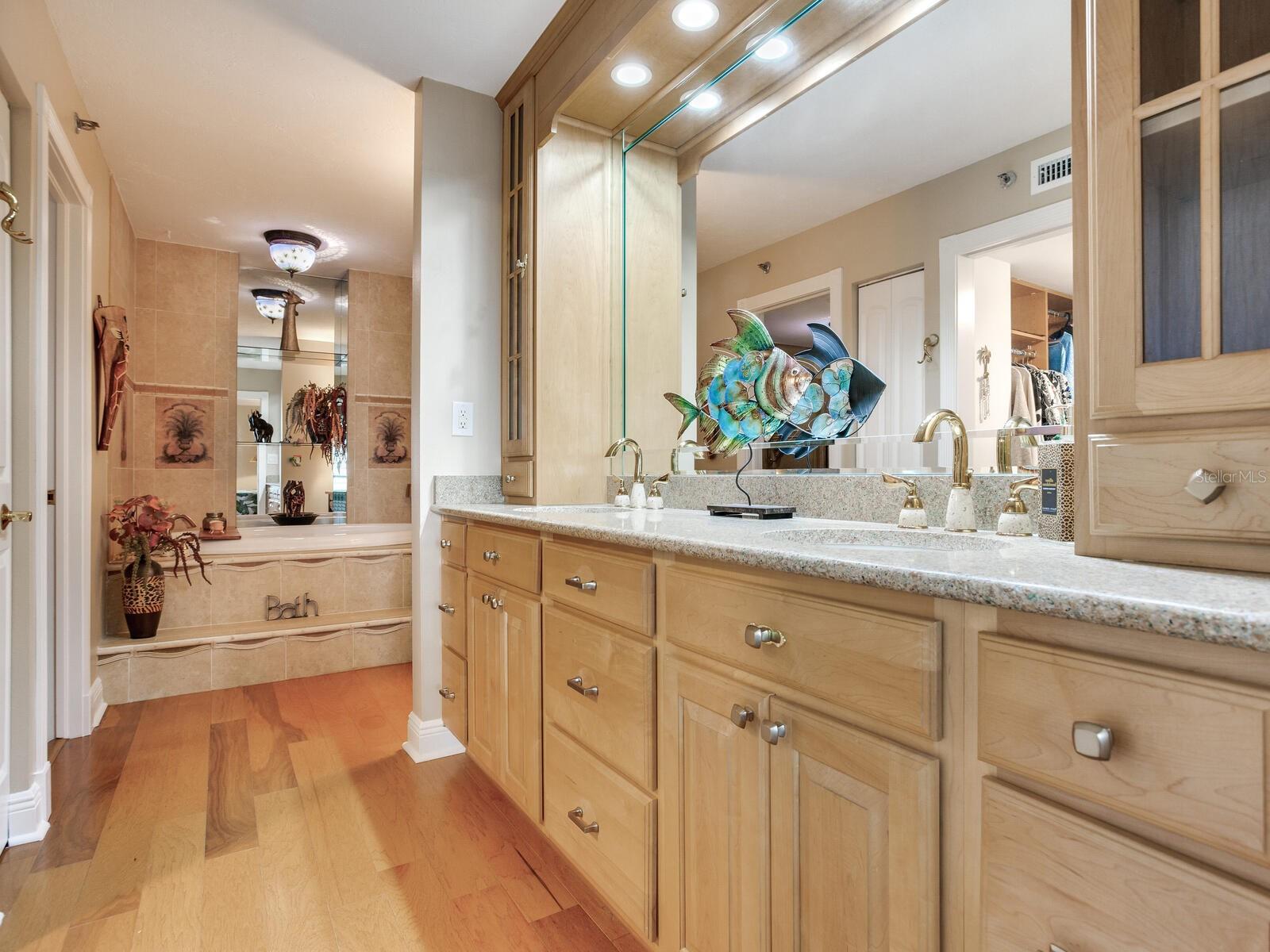 Image 38 of 79 For 1600 Gulf Boulevard 1018