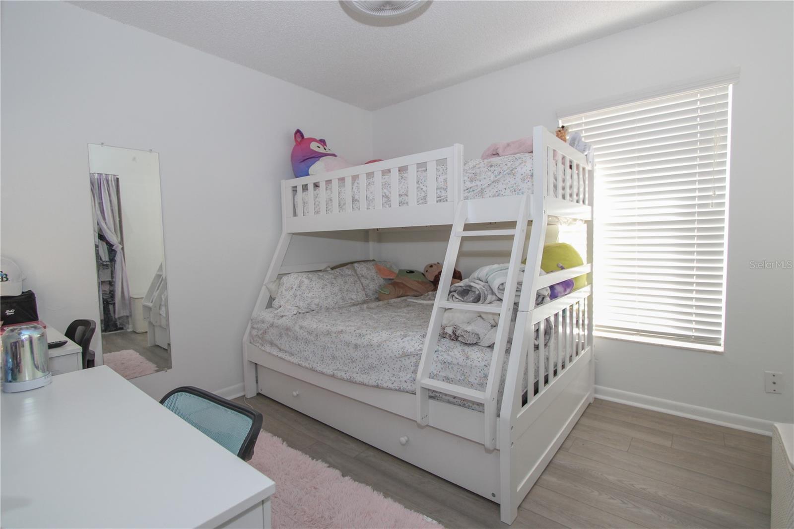 Image 15 of 21 For 925 Mcintosh Circle