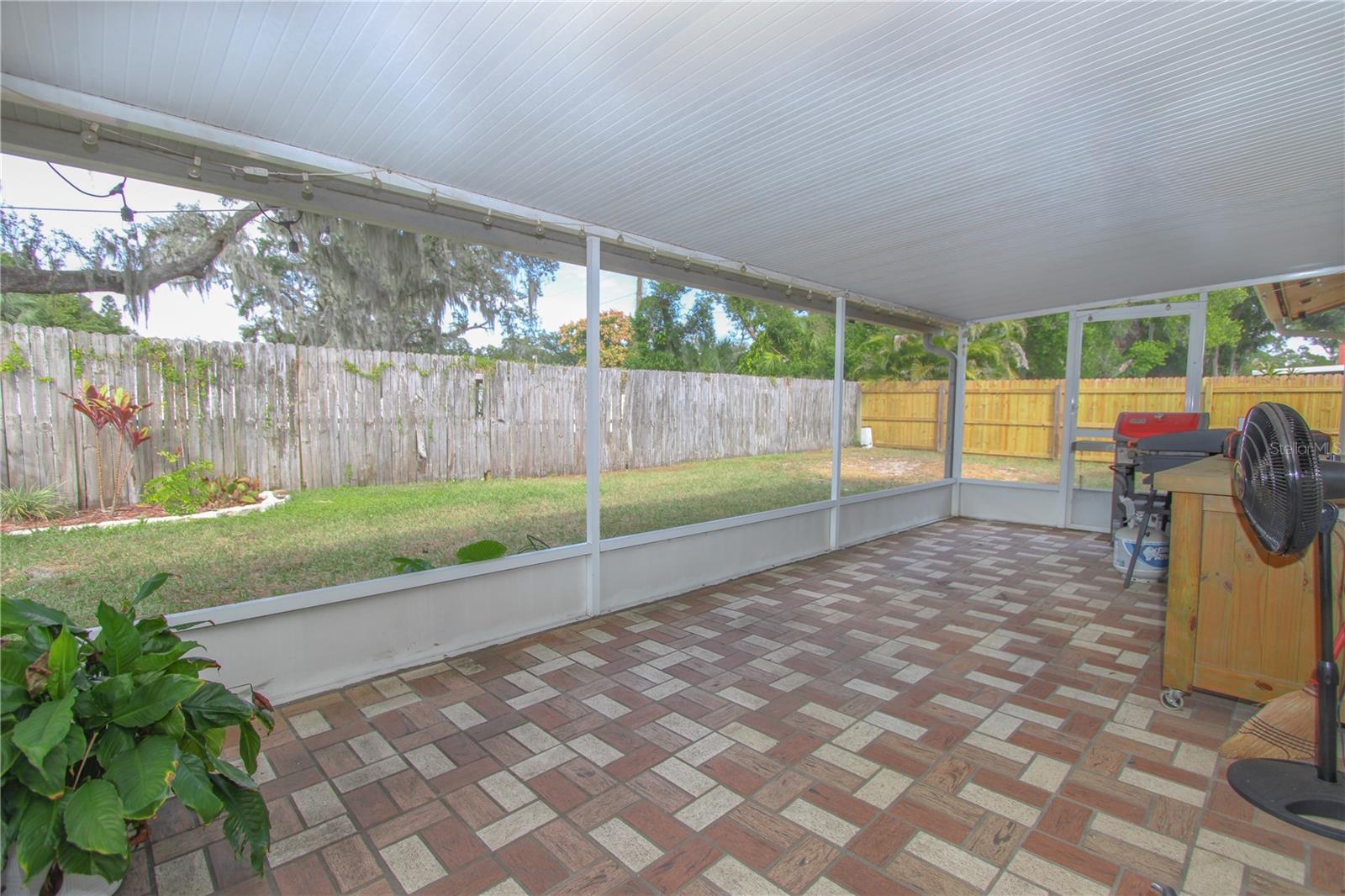 Image 16 of 21 For 925 Mcintosh Circle