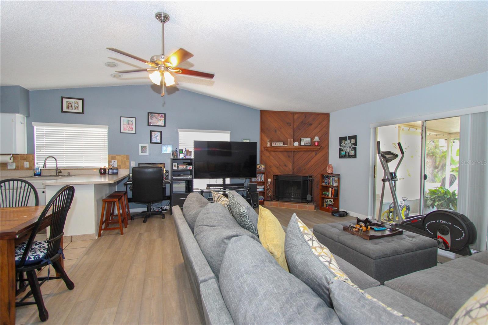 Image 3 of 21 For 925 Mcintosh Circle