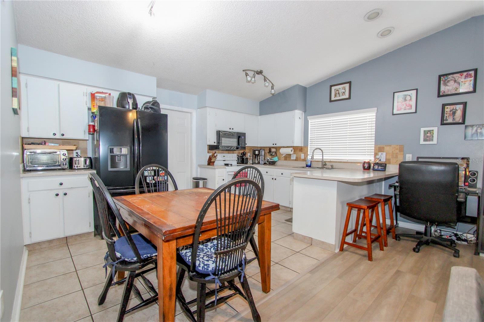 Image 4 of 21 For 925 Mcintosh Circle