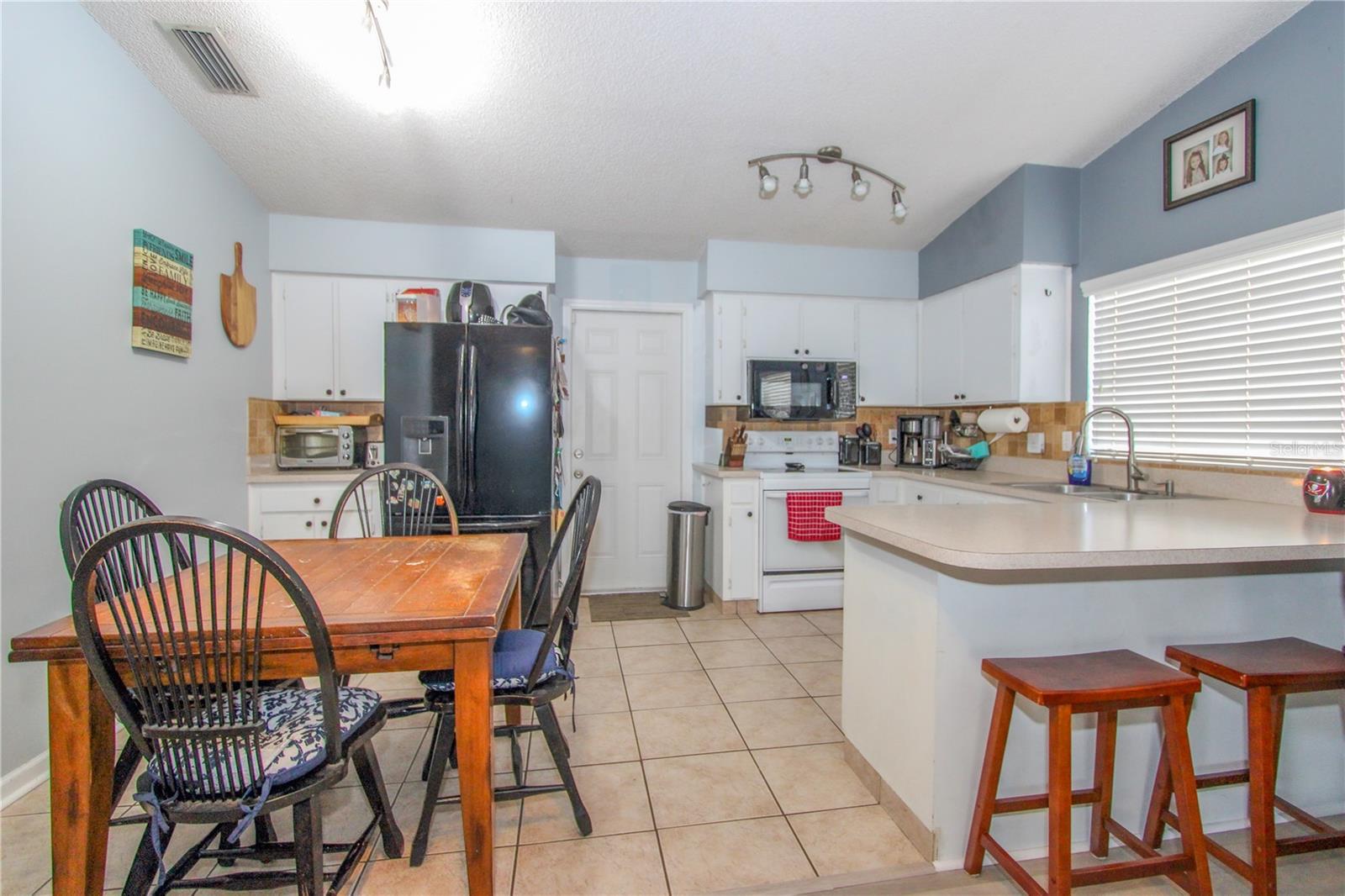 Image 5 of 21 For 925 Mcintosh Circle