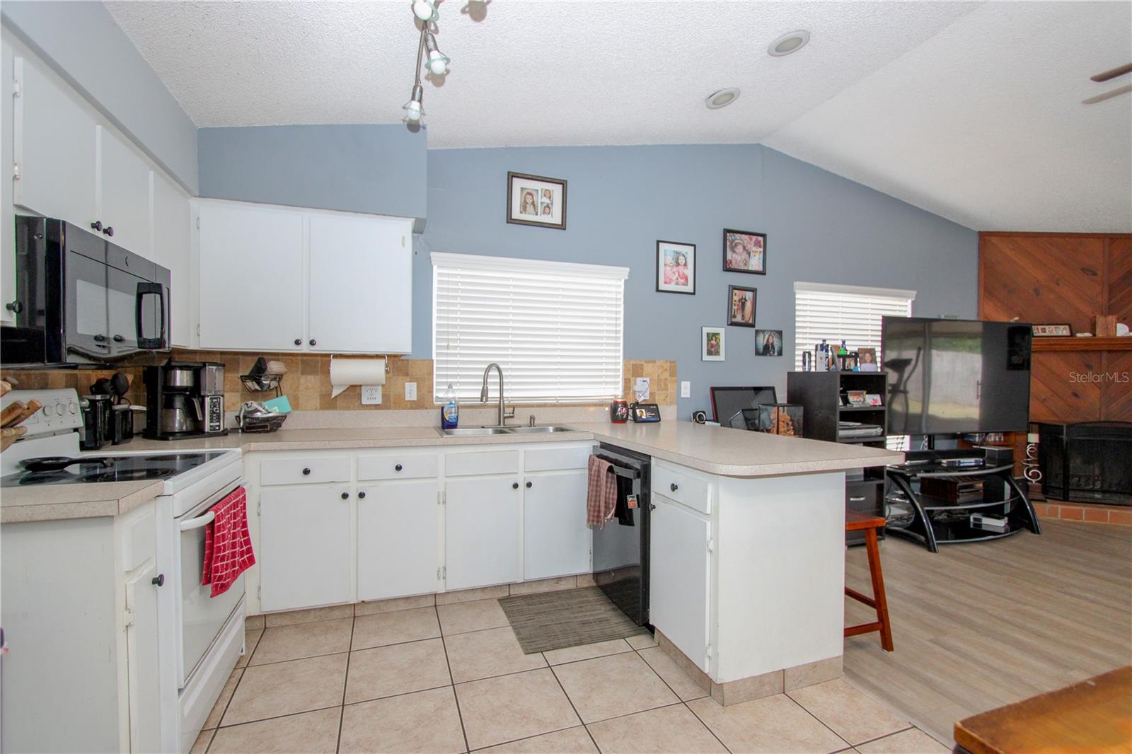 Image 6 of 21 For 925 Mcintosh Circle