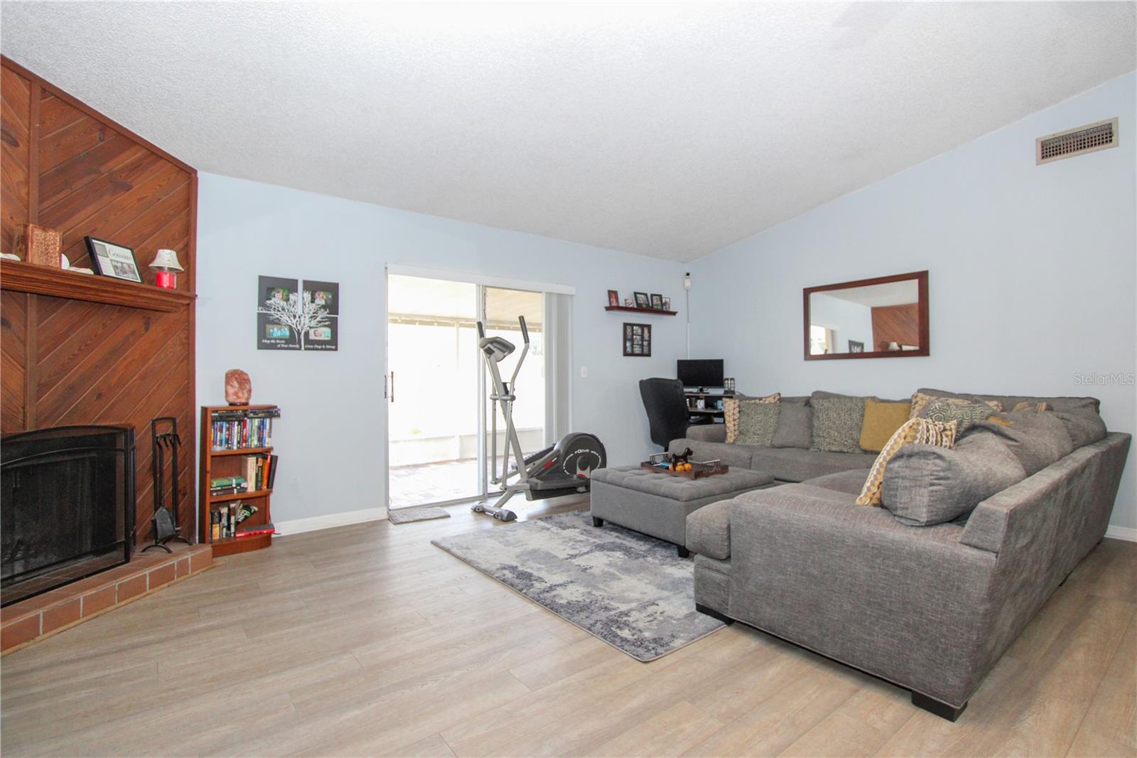 Image 8 of 21 For 925 Mcintosh Circle