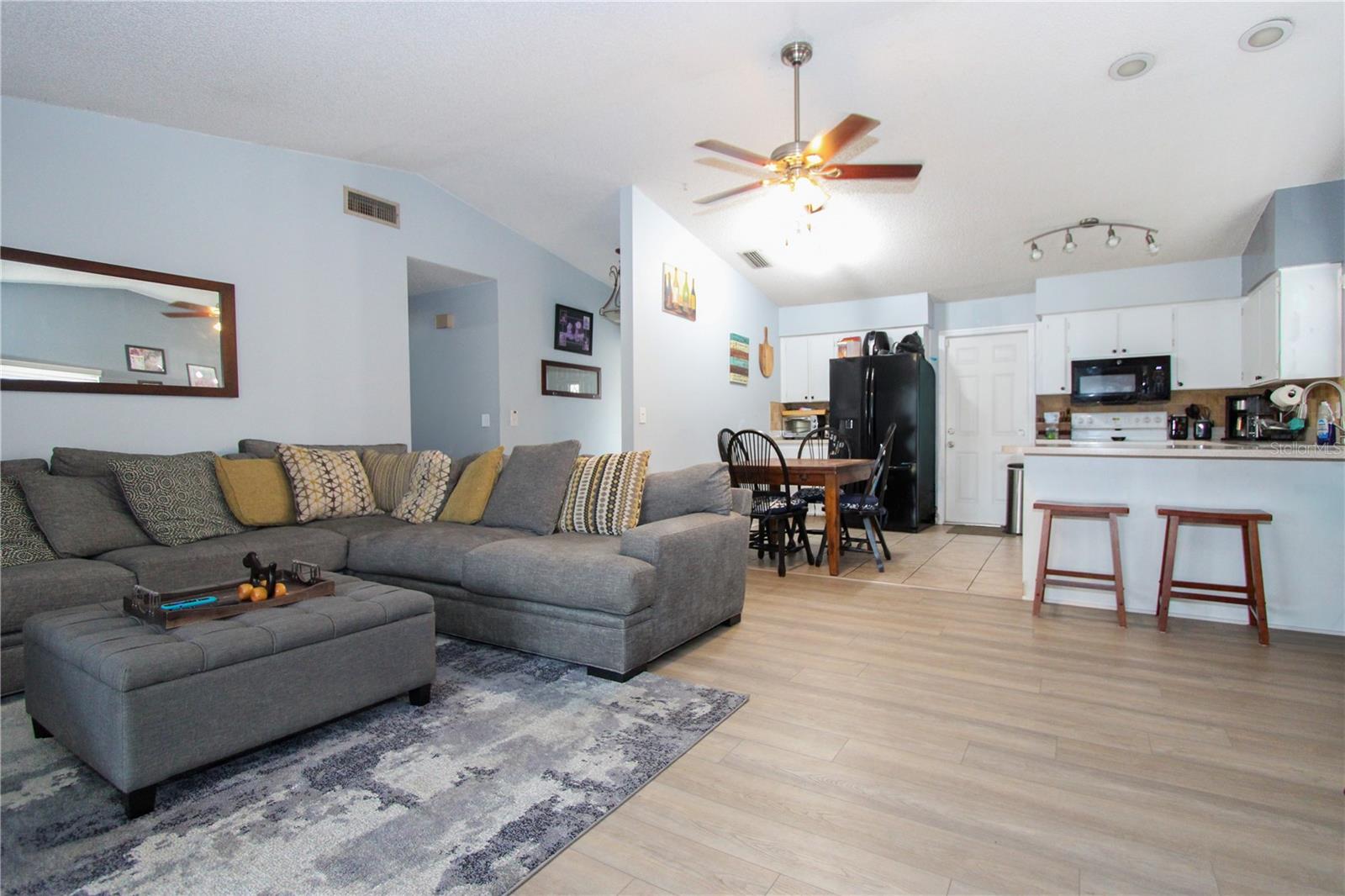 Image 9 of 21 For 925 Mcintosh Circle