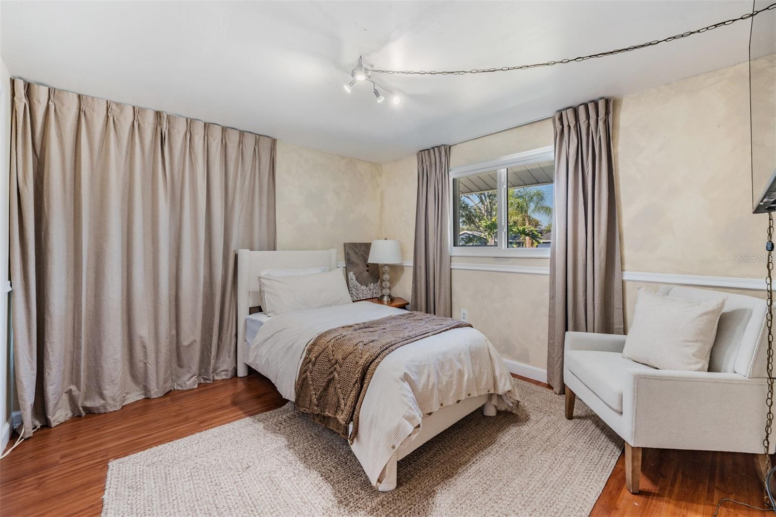 Image 19 of 40 For 1031 Forest Grove Boulevard