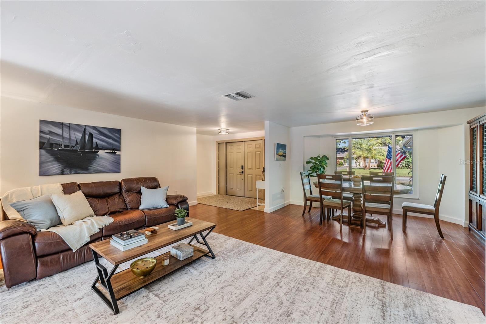 Image 5 of 40 For 1031 Forest Grove Boulevard