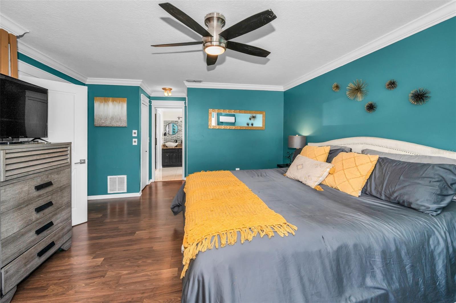 Image 45 of 99 For 6009 Bayway Court