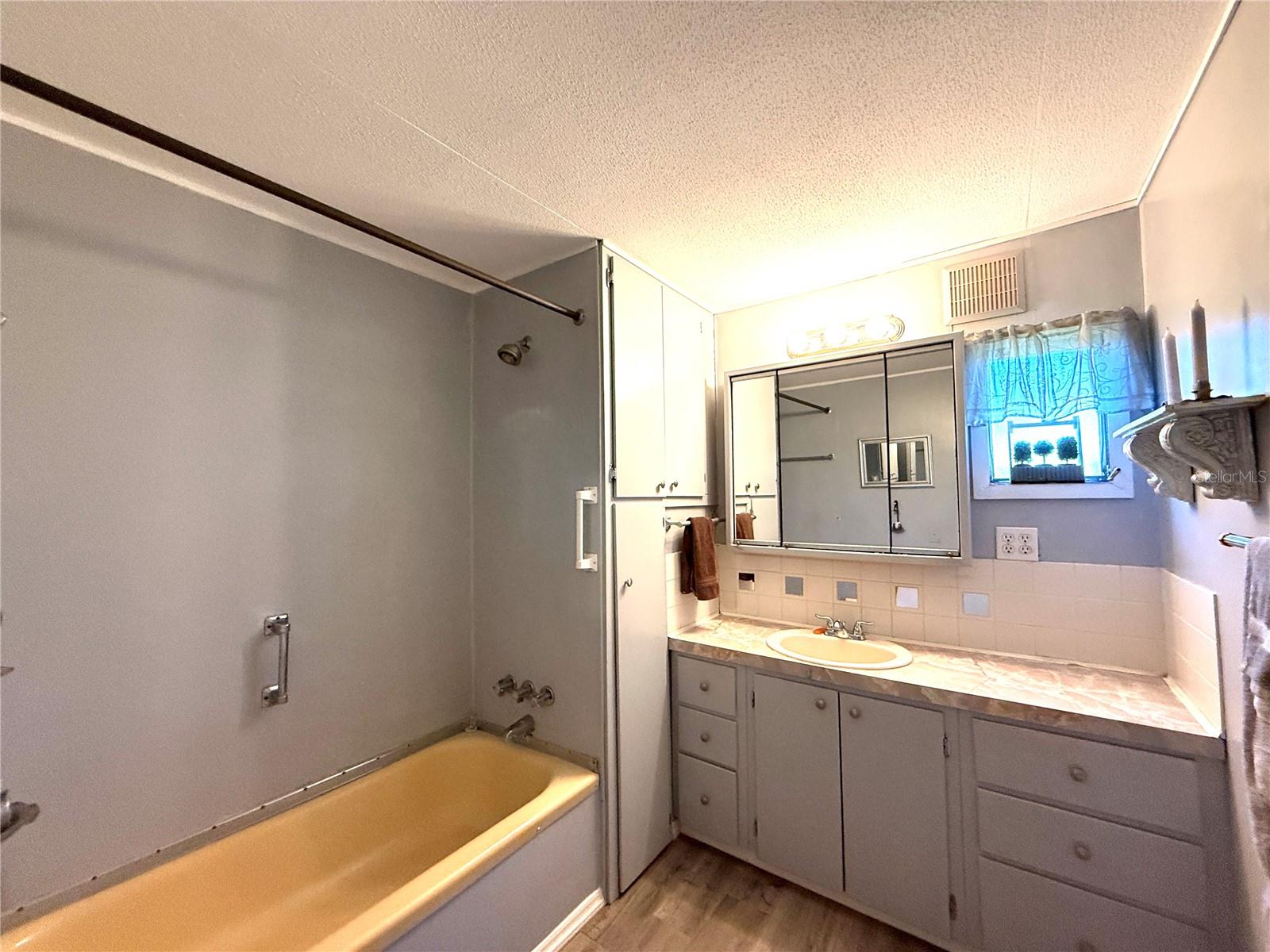 Image 13 of 24 For 123 Saint Kitts Way