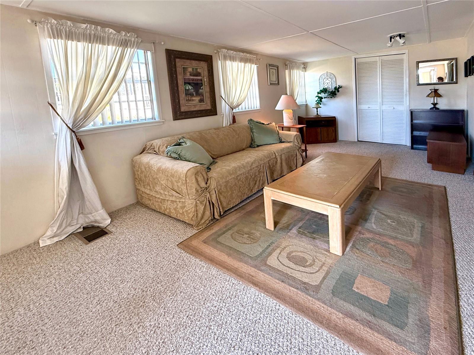 Image 3 of 24 For 123 Saint Kitts Way