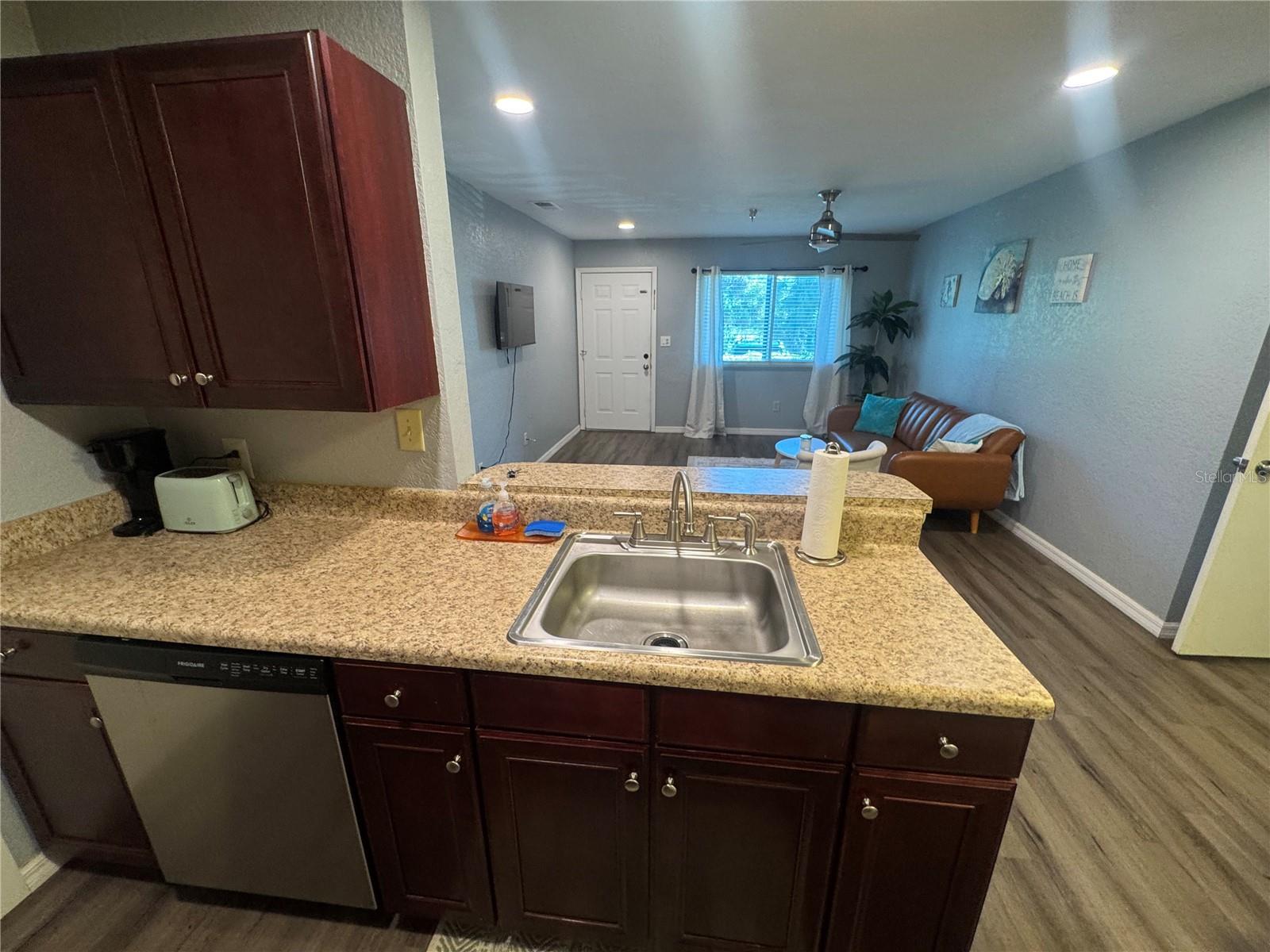 Image 19 of 25 For 10265 Gandy Boulevard N 1001