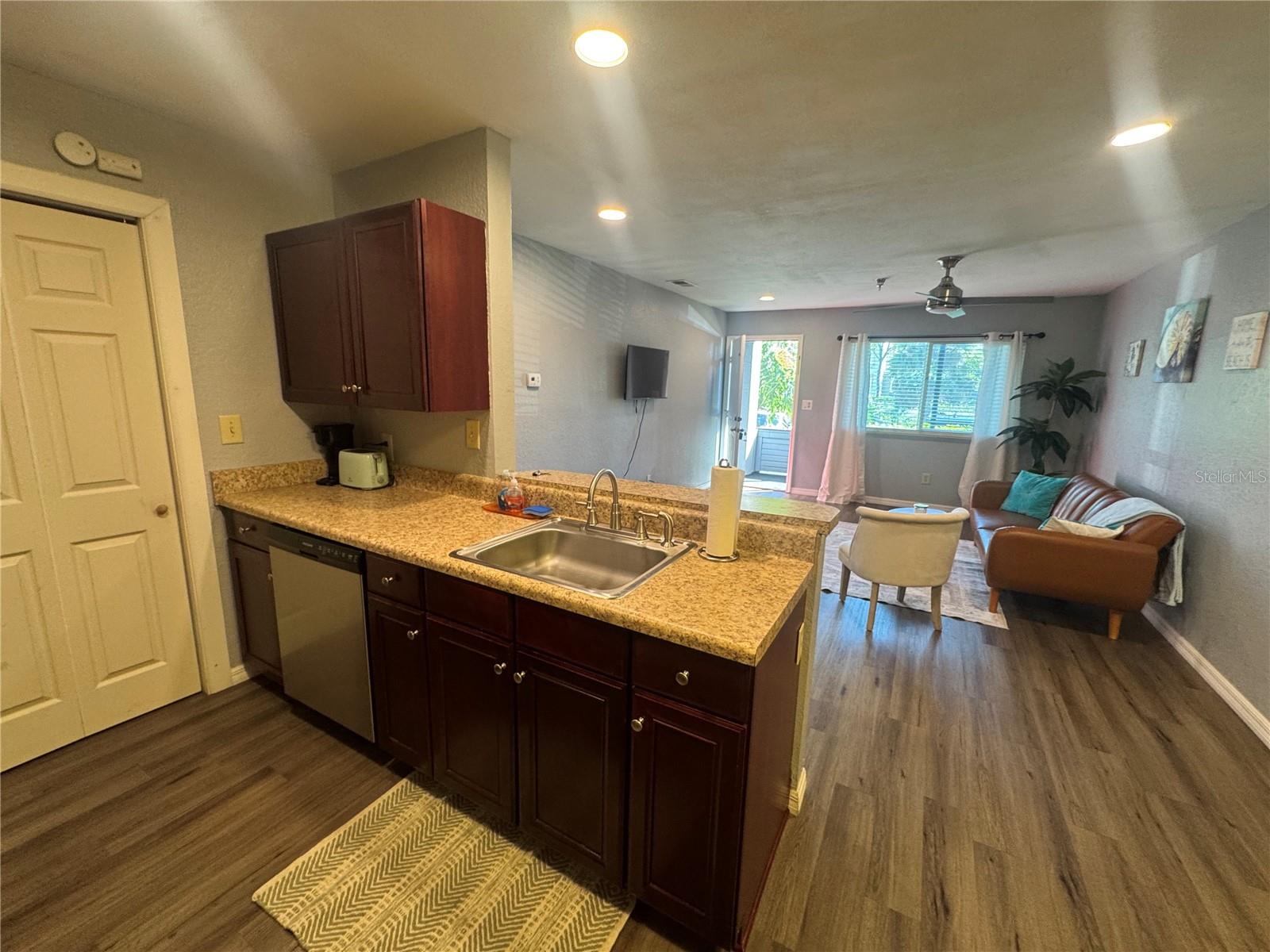 Image 5 of 25 For 10265 Gandy Boulevard N 1001