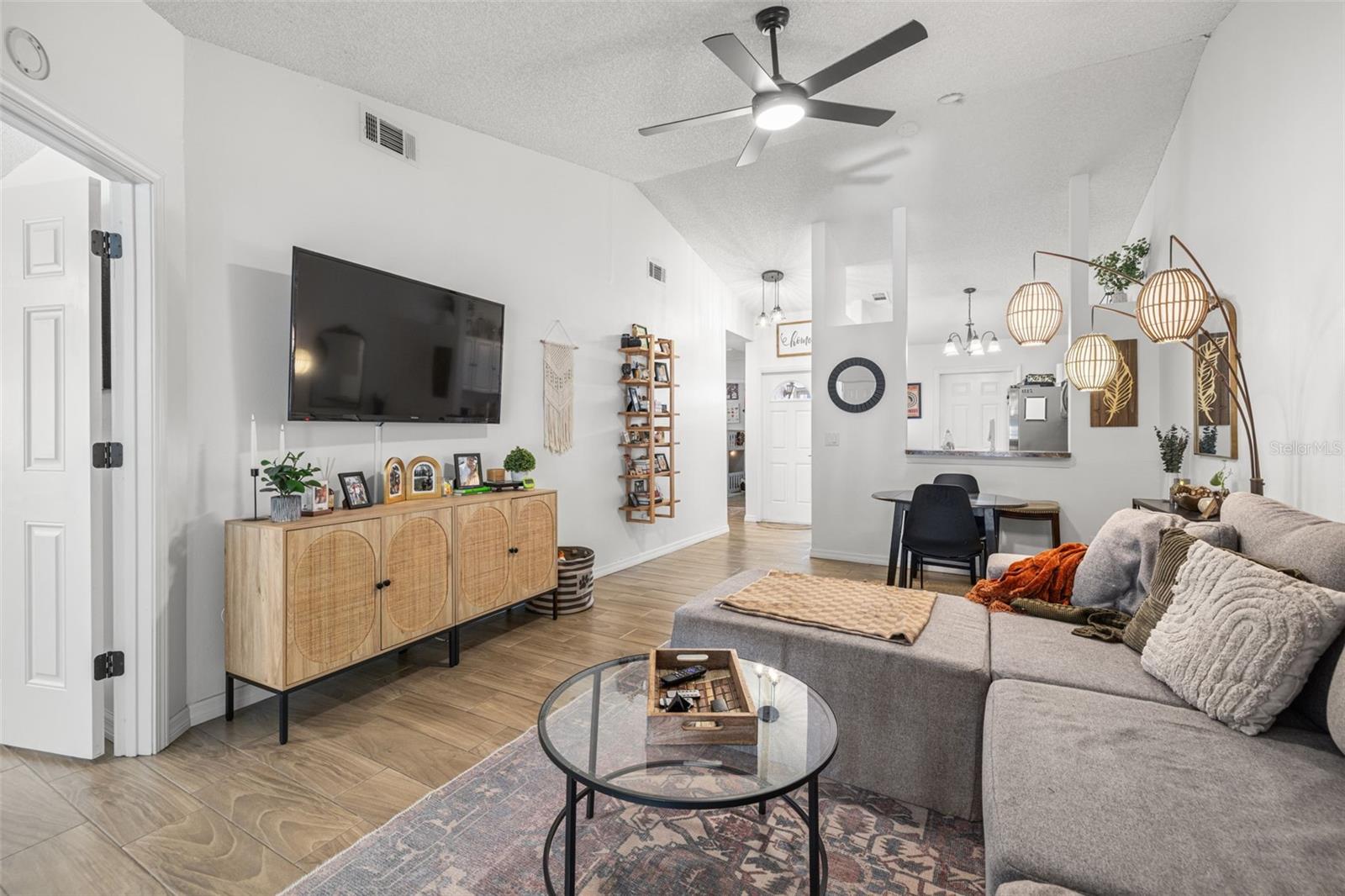 Image 16 of 35 For 245 Petrea Drive