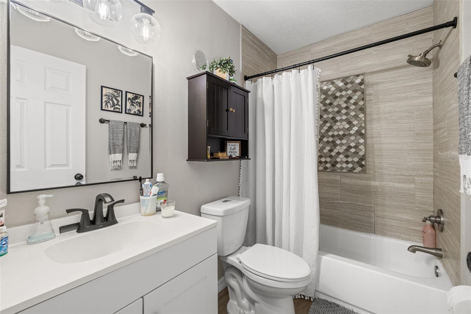 Image 22 of 35 For 245 Petrea Drive