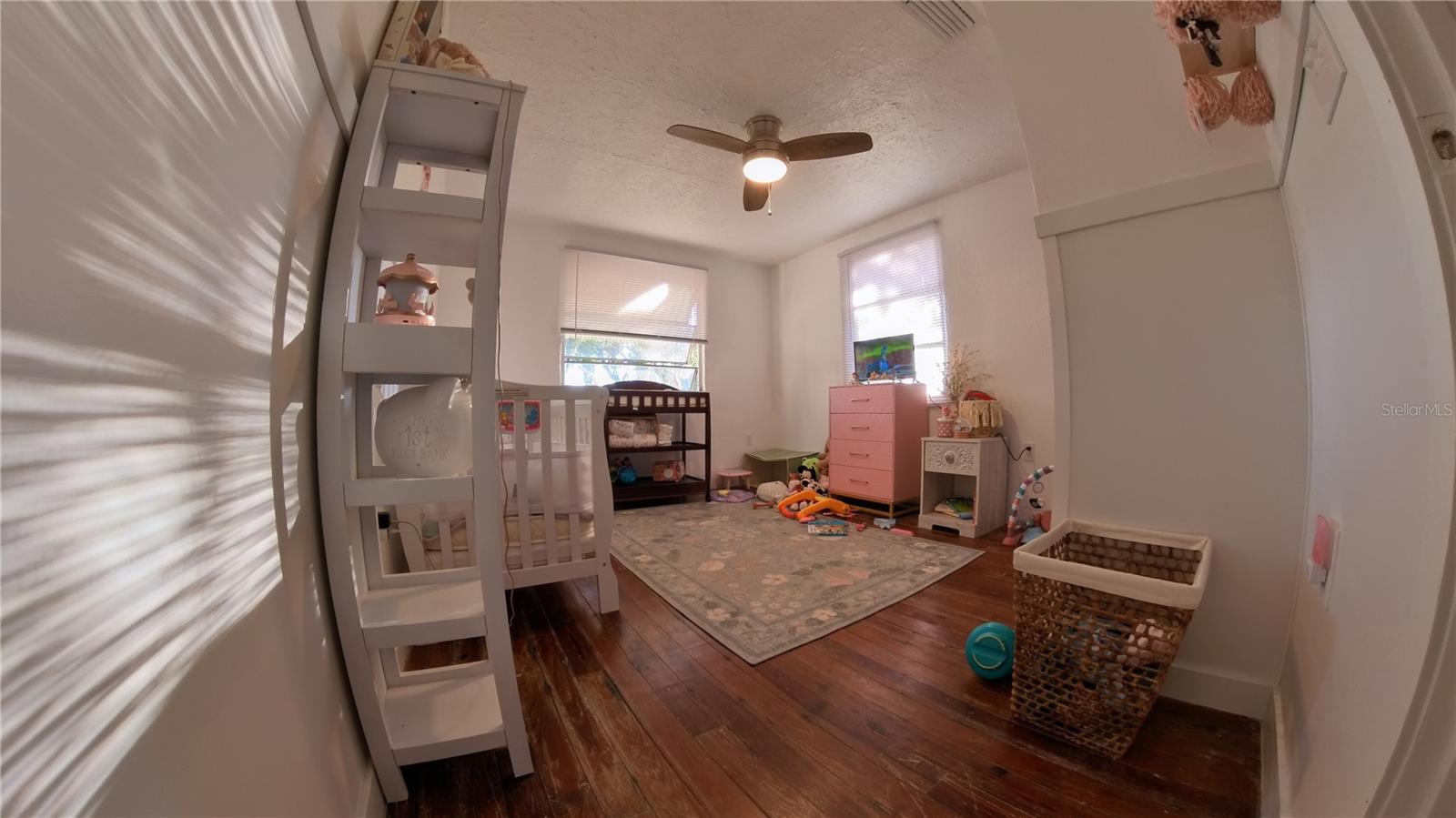 Listing photo id 13 for 3044 Sunset Vista Drive