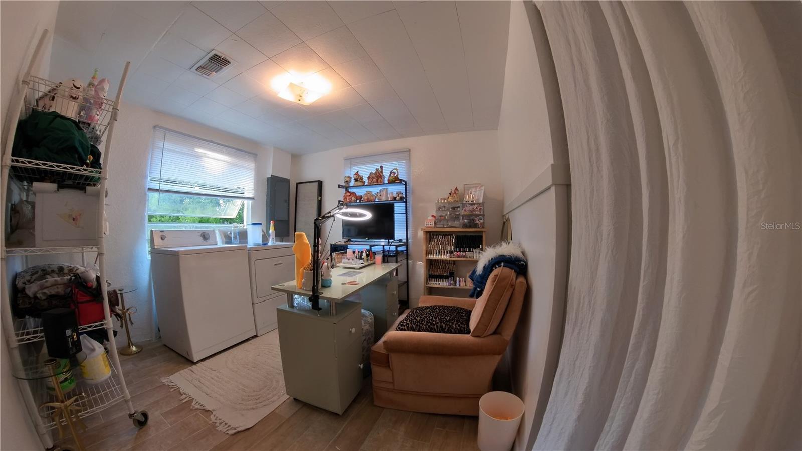 Listing photo id 15 for 3044 Sunset Vista Drive