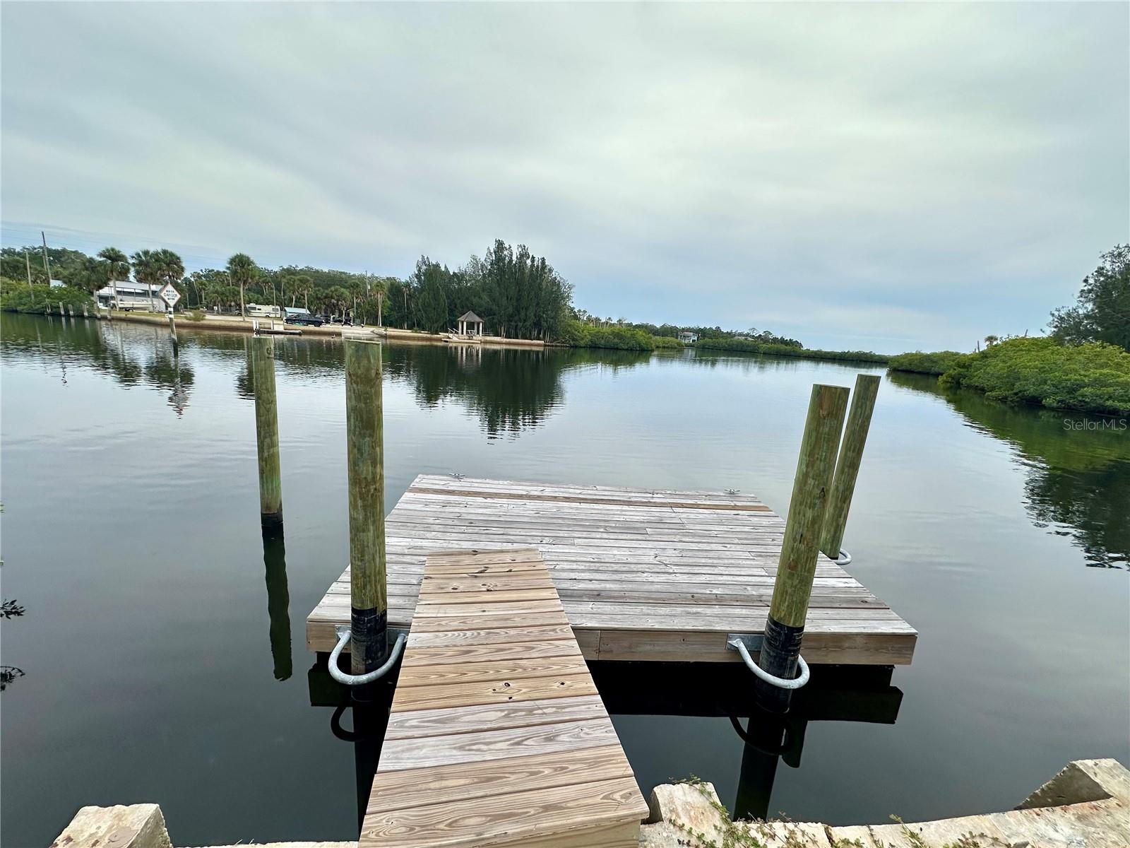 Listing photo id 18 for 3044 Sunset Vista Drive