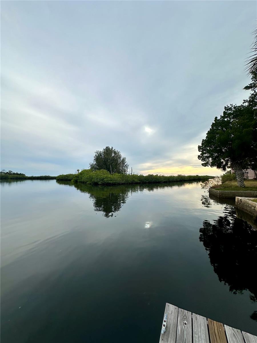 Listing photo id 21 for 3044 Sunset Vista Drive