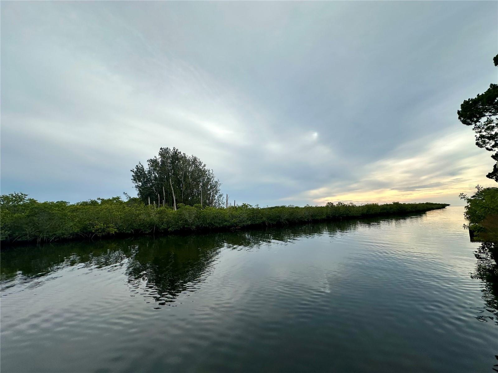 Listing photo id 3 for 3044 Sunset Vista Drive