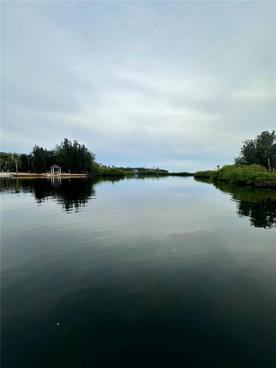 Listing photo id 4 for 3044 Sunset Vista Drive