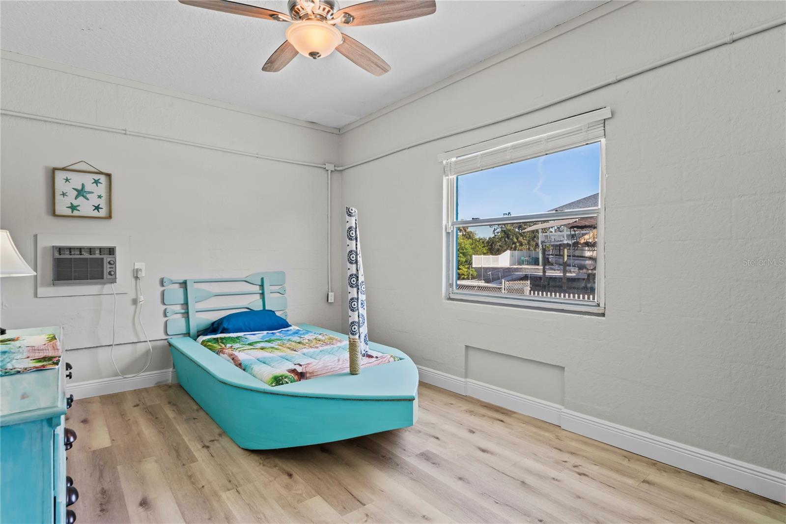 Image 19 of 29 For 7505 Hatteras Drive