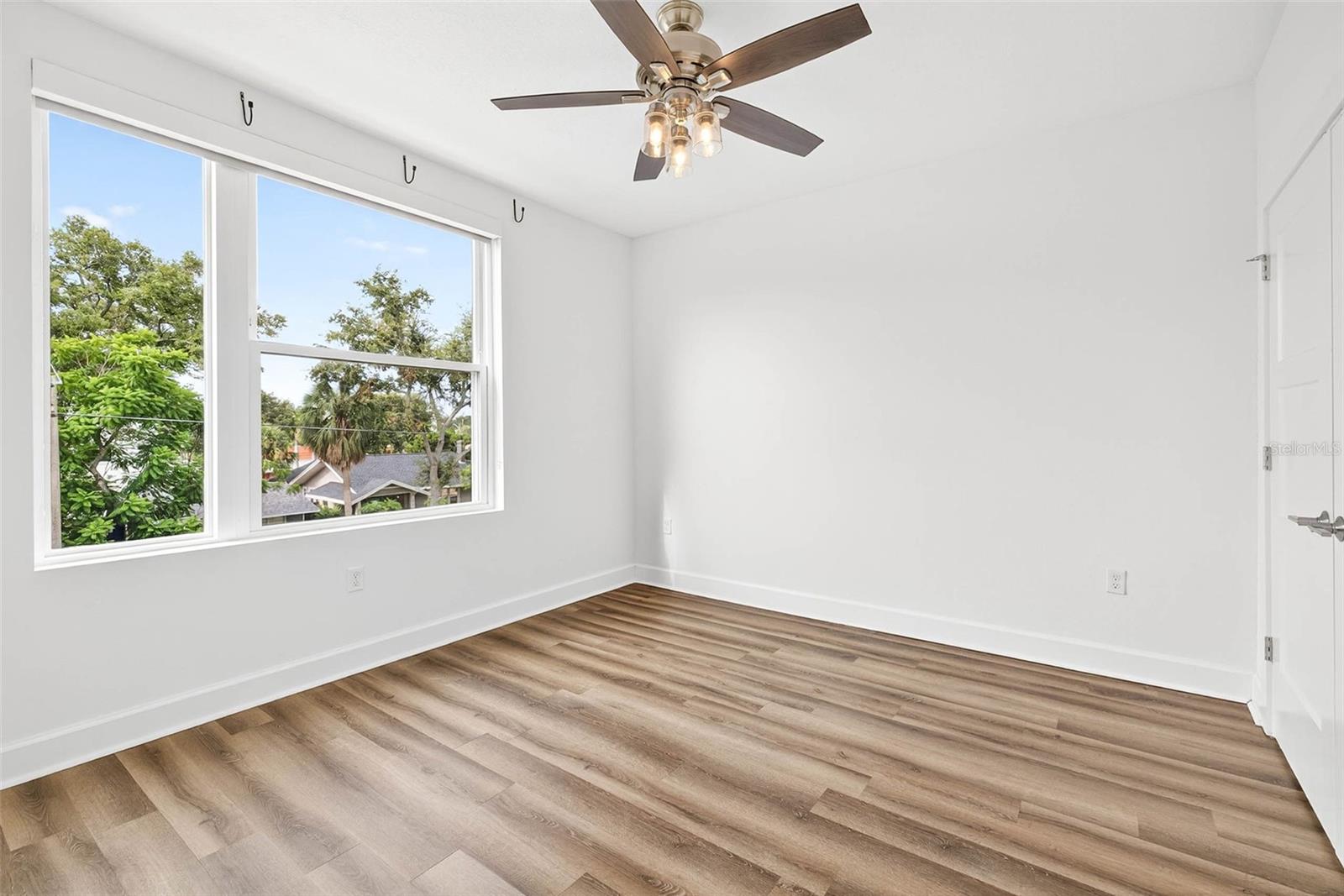 Image 28 of 67 For 2649 1st Avenue N