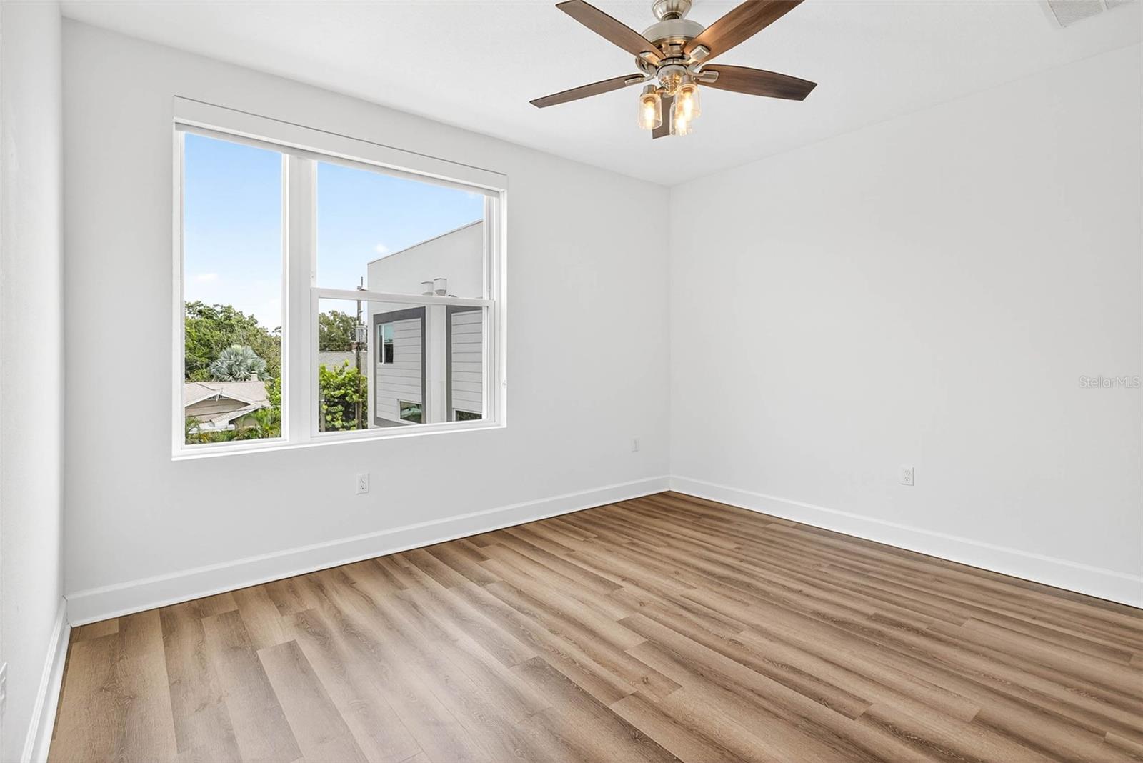 Image 31 of 67 For 2649 1st Avenue N