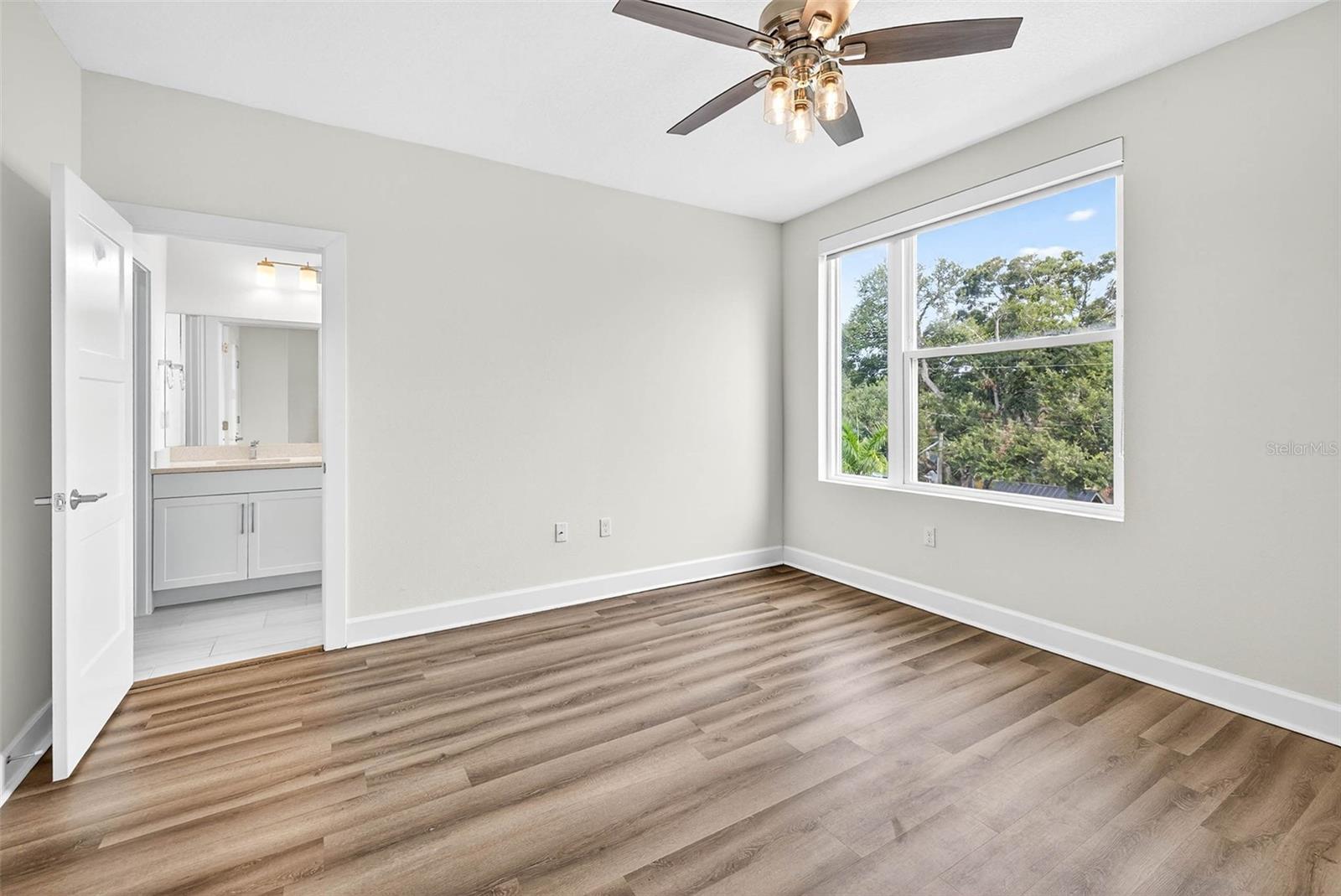 Image 32 of 67 For 2649 1st Avenue N