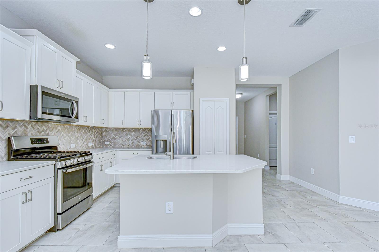 Image 10 of 30 For 13605 Circa Crossing Drive