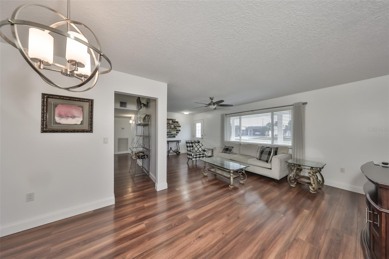 Image 10 of 39 For 611 Fox Hills Drive