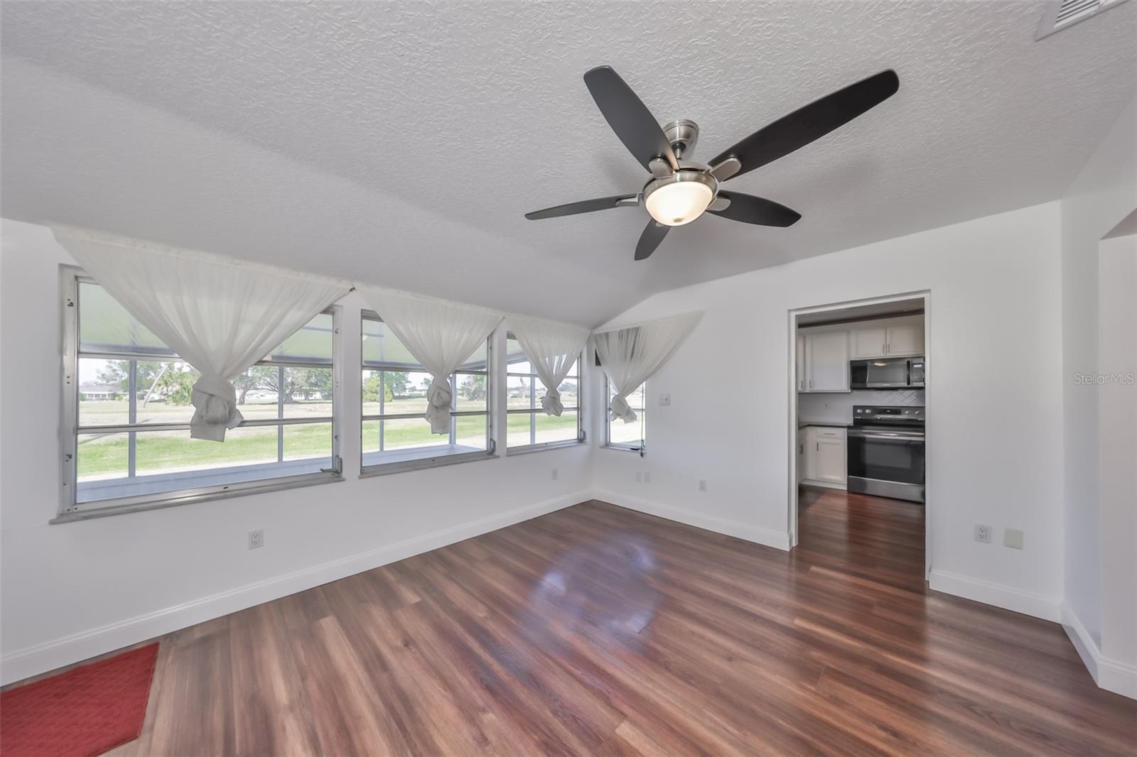 Image 12 of 39 For 611 Fox Hills Drive