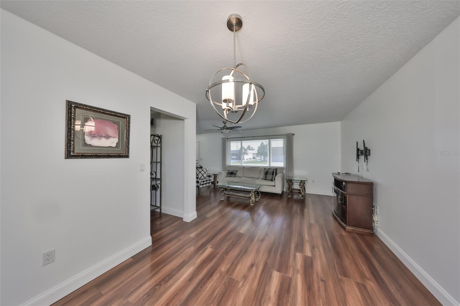 Image 14 of 39 For 611 Fox Hills Drive